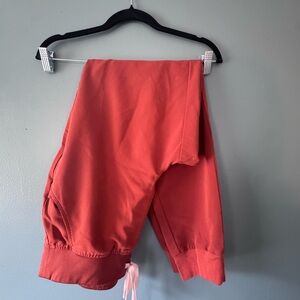 Figs Zamora joggers M/T and Rafaela top S. Auburn color.